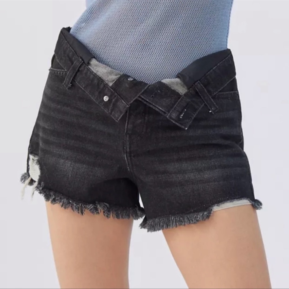 NWT Urban Outfitters BDG Black Denim Shorts
Foldover Waistband Size 32